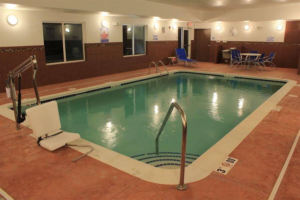 Holiday Inn Express Belle Vernon Exteriör bild